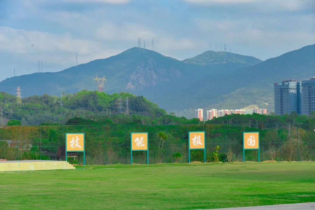 ������Я���߼�����ѧУ�����������������ڶ��µ�Я����