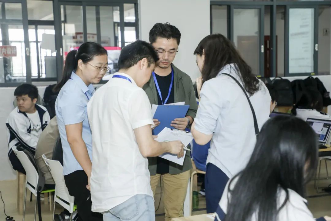 �����������ר���鸰������Я���߼�����ѧУ��չ��ѧ������飬ȫ��λ����족��