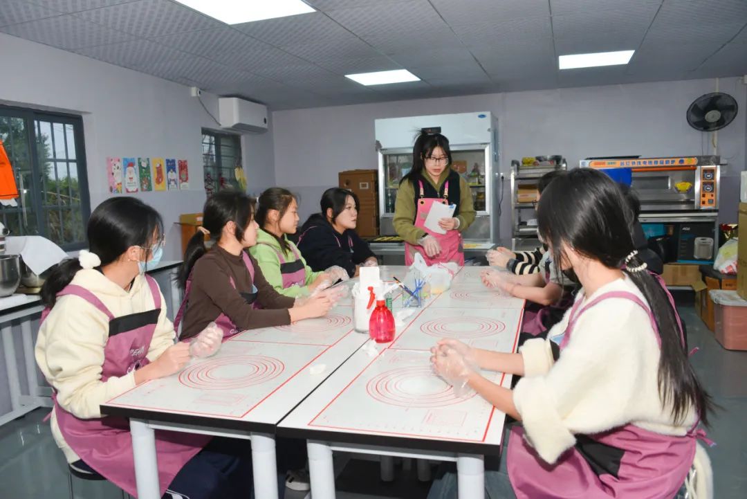 ����һ�������𡱵����š���������Я���߼�����ѧУ
