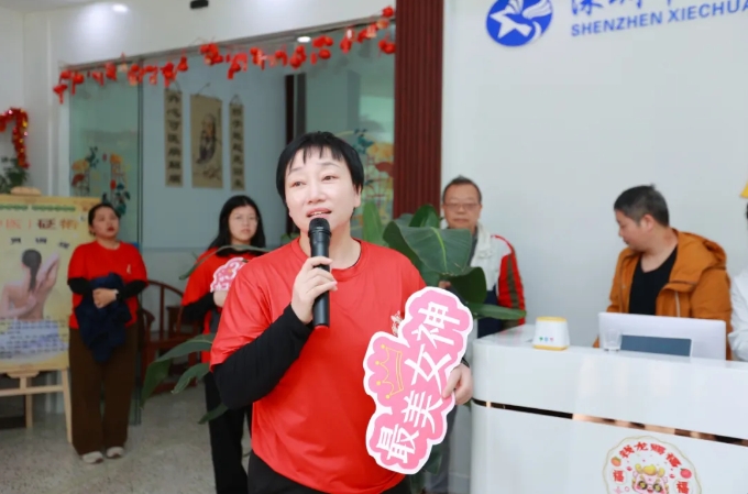 ������Я���߼�����ѧУ�조���ˡ����ʸ�Ů��������������ů�ģ�