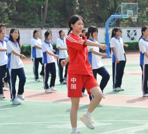 �ɶ��ഺ��������Я���߼�����ѧУ�㲥��ٱ���˳������